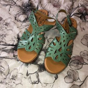 BareTrap Wedge Sandals | Size 9.5